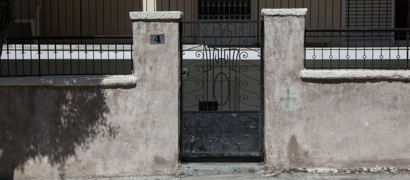 Έγκλημα Αγία Βαρβάρα: Εμφανίστηκε στην αστυνομία ο σύζυγος της 64χρονης δολοφονημένης